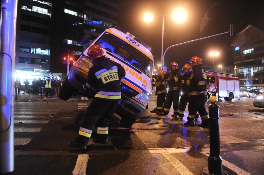 Ford uderzył w ambulans transportujący krew