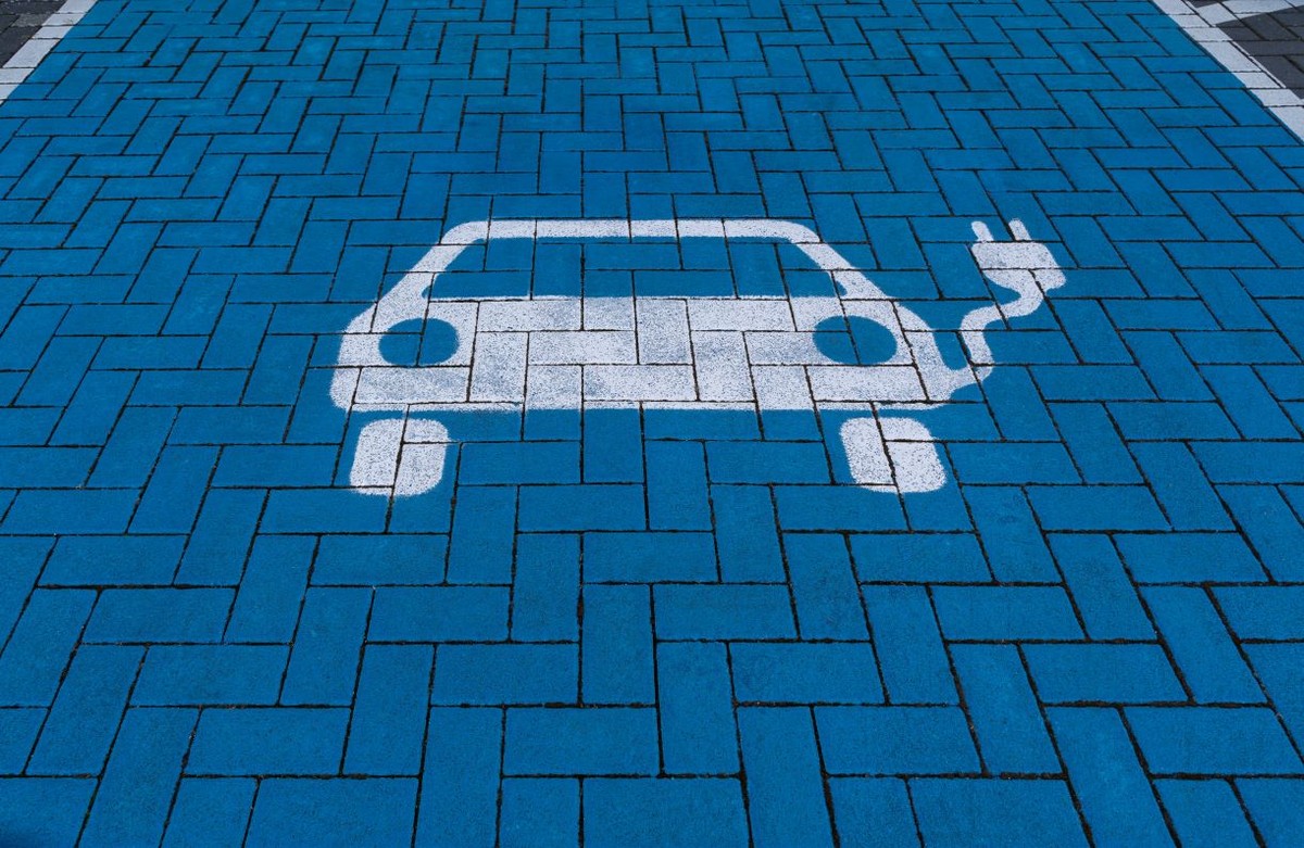 Oprócz programu "NaszEAuto", rząd zapowiada kolejne formy wsparcia elektromobilności.