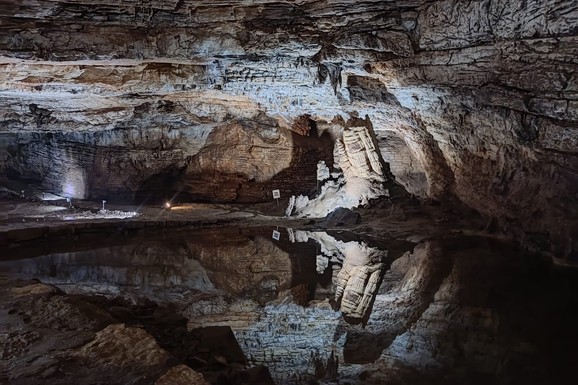 (FOTO, VIDEO) Pećina nadomak Trebinja krije VODU KOJA PODMLAĐUJE, prizore koji deluju kao optička varka, a evo i ko u njoj živi!