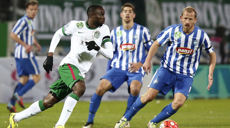 Torghelle Sándor (labdával) góljával nyert az MTK 1-0-ra a Roland Lamah-val felálló FTC ellen.  A zöldek ezt megelőzően tavaly október 14-én kaptak ki/ Fotó: Fuszek Gábor