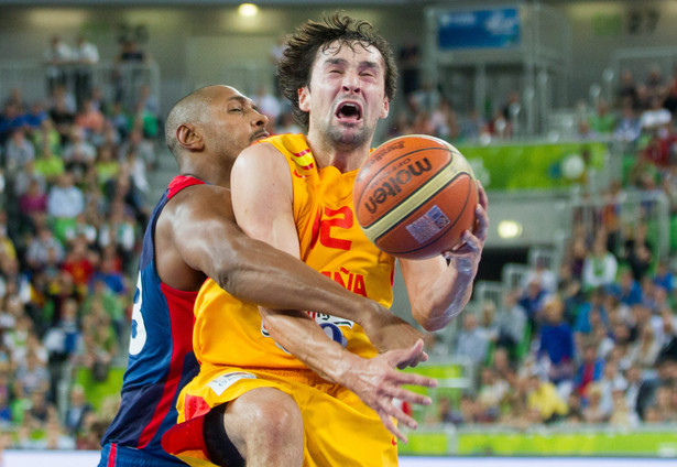 Hiszpanie z brązowymi medalistami mistrzostw Europy w koszykówce