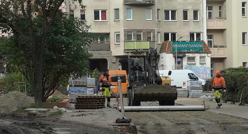 W skład projektu wchodzą m.in. prace nad terenami zielonymi, zagospodarowaniem terenu, remontem sieci kanalizacji deszczowej i odwodnieniem terenu, montażem małej architektury oraz infrastrukturą drogową. 