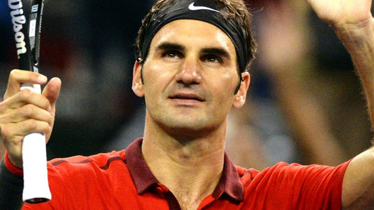 Roger Federer w sobotnim półfinale turnieju ATP Masters 1000 w Szanghaju pokonał 6:4, 6:4 lidera rankingu ATP Tour Novaka Djokovicia i w meczu o tytuł zmierzy się z Gillesem Simonem. Dzięki temu "FedEx" w poniedziałek awansuje na drugie miejsce w światowym rankingu.