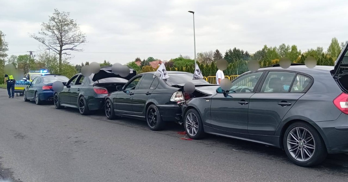 Nietypowy wypadek koło Torunia. Zderzyły się cztery auta jednej marki