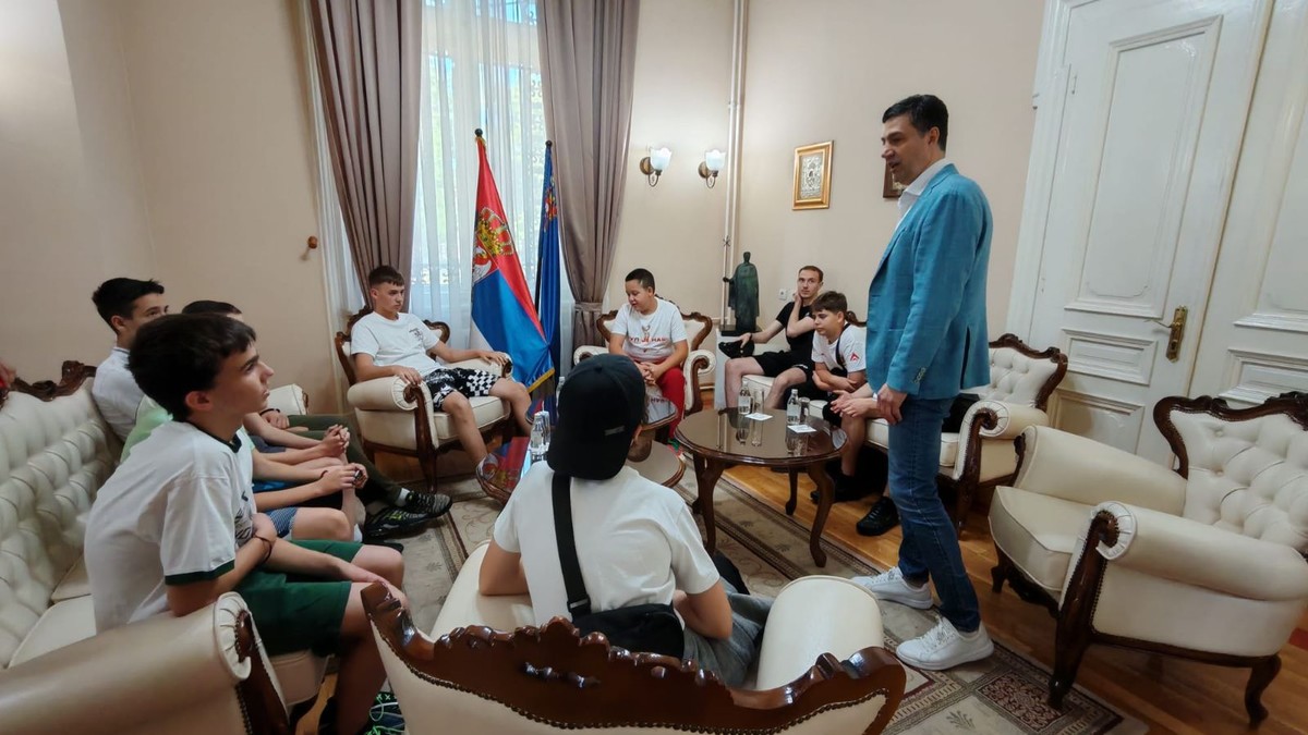 Gradonačelnik Pavlović povodom Fajnal fora ugostio decu sa KiM