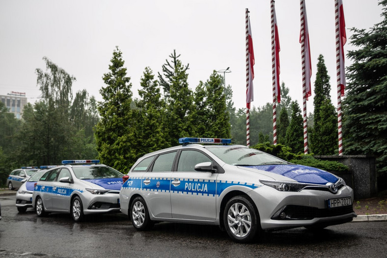 Hybrydowe Toyoty Auris Kombi w służbie policji