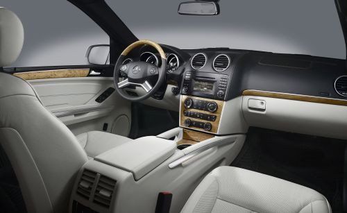 Mercedes GL - Odświeżona wersja już w salonach