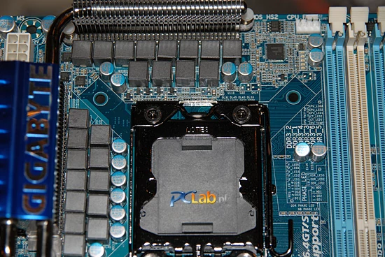 Zastosowano w niej podstawkę LGA1366 firmy Lotes zamiast stosowanych do tej pory wyrobów Foxconna