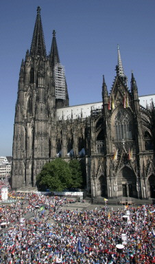 GERMANY-WYD-CATHEDRAL-PILGRIMS