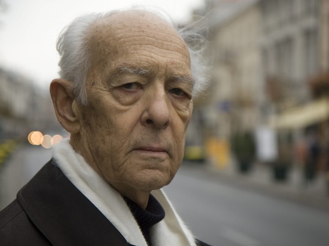 Olgierd Budrewicz - dziennikarz, pisarz, podróżnik, varsavianista. Autor wielu publikacji o Warszawie m. in. Baedekera  warszawskiego.  Zmarł 20 listopada 2011 roku w Warszawie