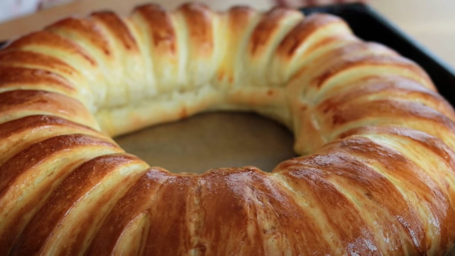 Jogurt pogača je toliko ukusna, meka i jednostavna za pripremu, da će vam postati omiljena vrsta hleba