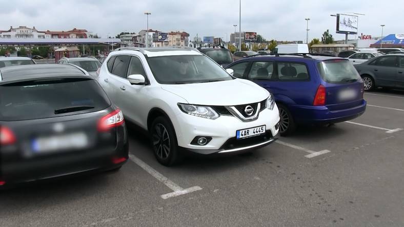 Inteligetny asystent parkowania (Nissan X-Trail)