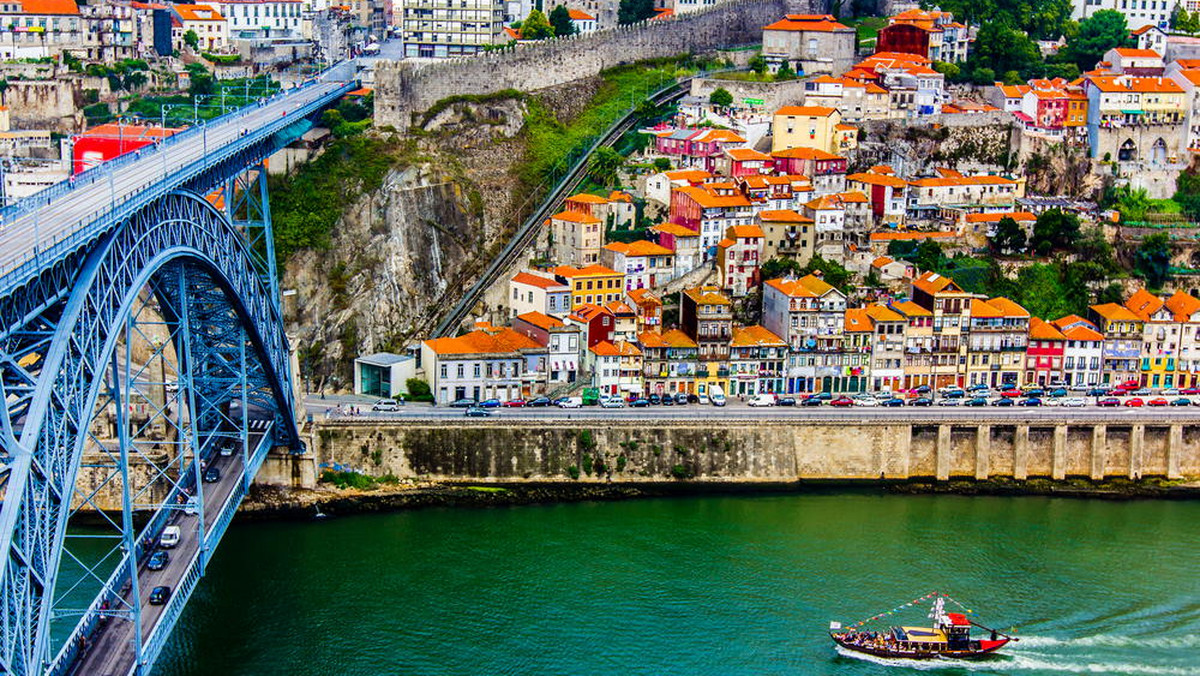 Portugalscy podatnicy zapłacą pół miliona euro za stronę internetową, promującą walory turystyczne kraju. Inicjatywa wywołała wiele głosów oburzenia.