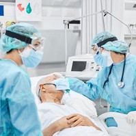 Kiderült, ennyi covidban elhunyt magyar kapott egy, kettő, vagy három oltást