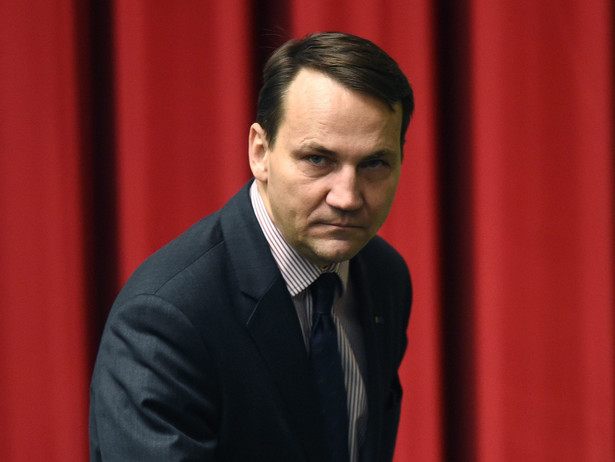 Sikorski w niemieckim dzienniku: Putin domagał się krwawej rozprawy z protestami