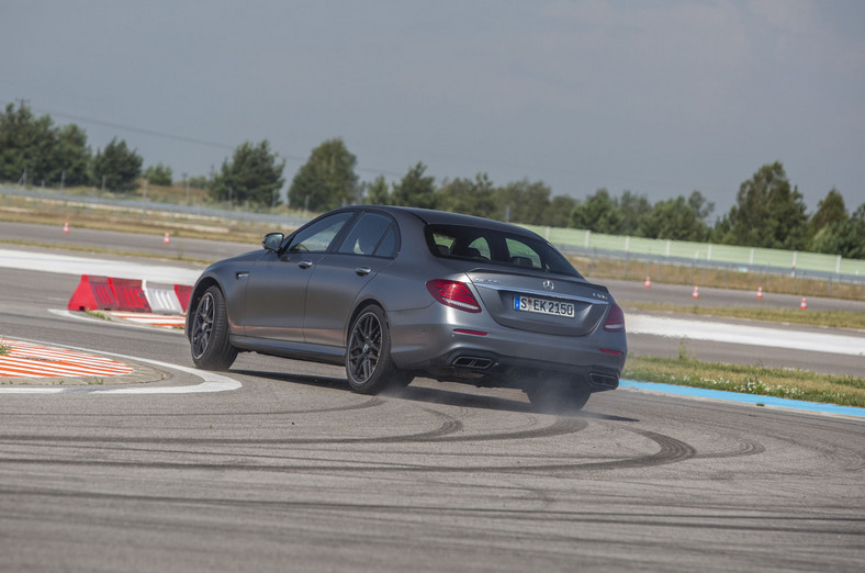 Mercedes-AMG E 63 S 4Matic+ - sportowiec o niewiarygodnych talentach