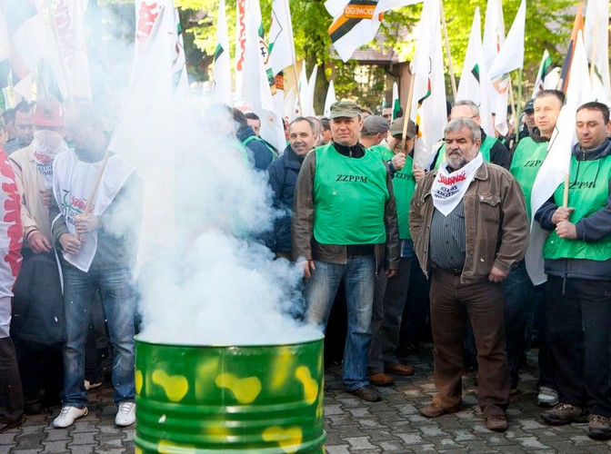 Bitwa przed siedzibą KGHM w Lubinie