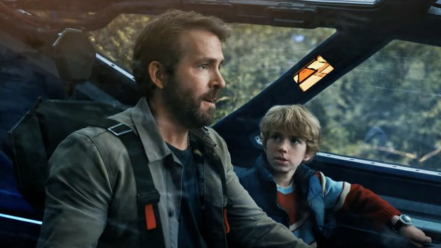 Jön az év legcukibb filmje, amiben Ryan Reynolds a 12 éves énjével haverkodva menti meg a földet