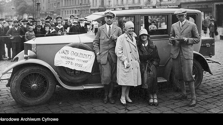 Od lewej: Janusz i Halina Regulscy podczas zjazdu gwiaździstego automobilistów w Katowicach w 1927 r.