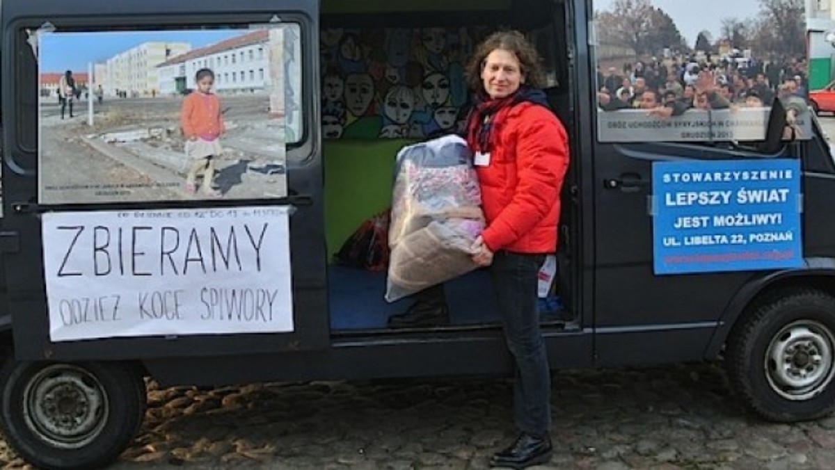 Otwierając szafy - otwieramy serca! Pod takim hasłem wolontariusze stowarzyszenia Lepszy Świat i podróżnik Maciej Pastwa kontynuują zbiórkę darów dla syryjskich uchodźców w Charmanli w Bułgarii. Samochód akcji stoi codziennie przy Starym Marychu.