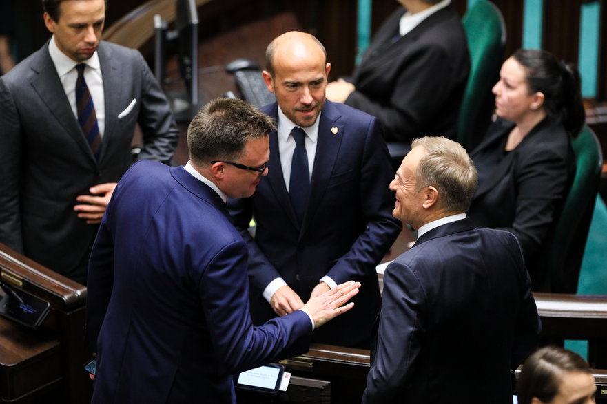 Donald Tusk, Szymon Hołownia, Krzysztof Bosak i Borys Budka podczas posiedzenia inaugurującego X kadencję Sejmu