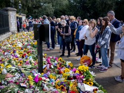 Konsumpcja - nie kontemplacja. Socjolog wyjaśnia, jak naprawdę społeczeństwo przeżywa śmierć znanych osób