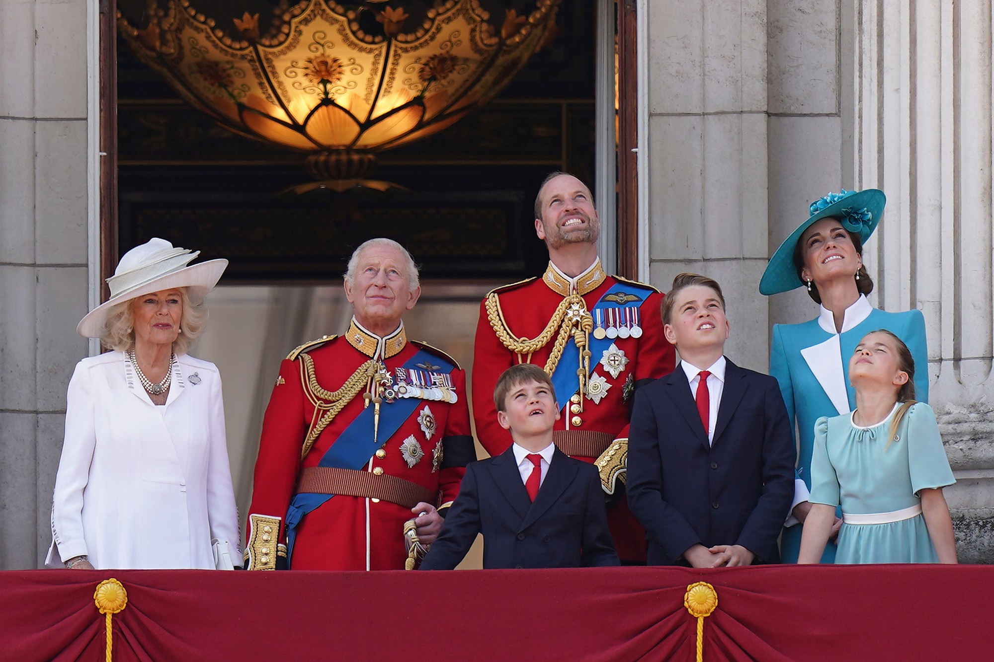 Vojenská prehliadka Trooping the Colour na počesť narodenín britského kráľa Karola III.: Princ William s rodinou.