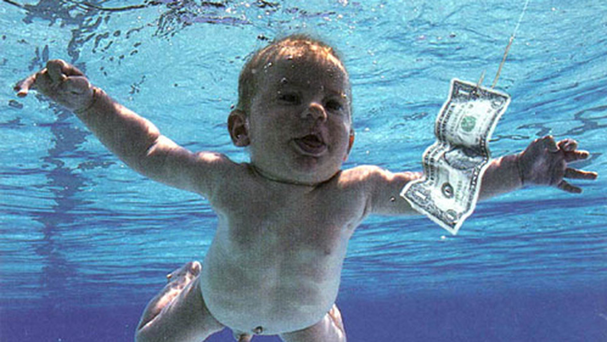 Gdy był niemowlakiem został wrzucony nagi do basenu, w którym nurkował za banknotem jednodolarowym. Zdjęcie z tej sesji trafiło na okładkę "Nevermind", a Spencer Elden został najsłynniejszym bobasem na świecie. Tak samo jak drugi album Nirvany, obchodzi w tym roku 20. urodziny i wspomina jak to jest żyć z łatką " tego dziecka od Nirvany".