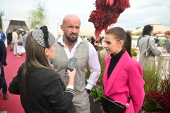 Tomasz Oświeciński kupił auto 14-letniej córce. Tak tłumaczy swoją decyzję