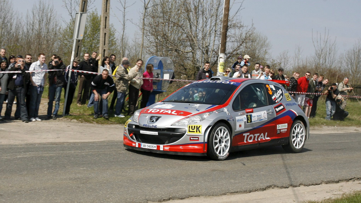 Jadący Peugeotem 207 S2000 Tomasz Kuchar wygrał 38. Rajd Elmot, pierwszą w tym sezonie eliminację mistrzostw Polski. Ubiegłoroczny wicemistrz kraju prowadził od pierwszego odcinka specjalnego.