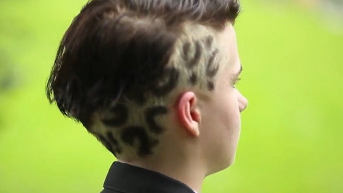 Lauren McDowell to 13-letnia uczennica jednej ze szkół w angielskim hrabstwie Yorkshire. Dziewczyna zafarbowała sobie włosy i wygoliła je na wzór cętek leoparda, co nie spodobało się nauczycielom, którzy odesłali ją do domu. Matka 13-latki oskarża nauczycieli o łamanie praw człowieka.
