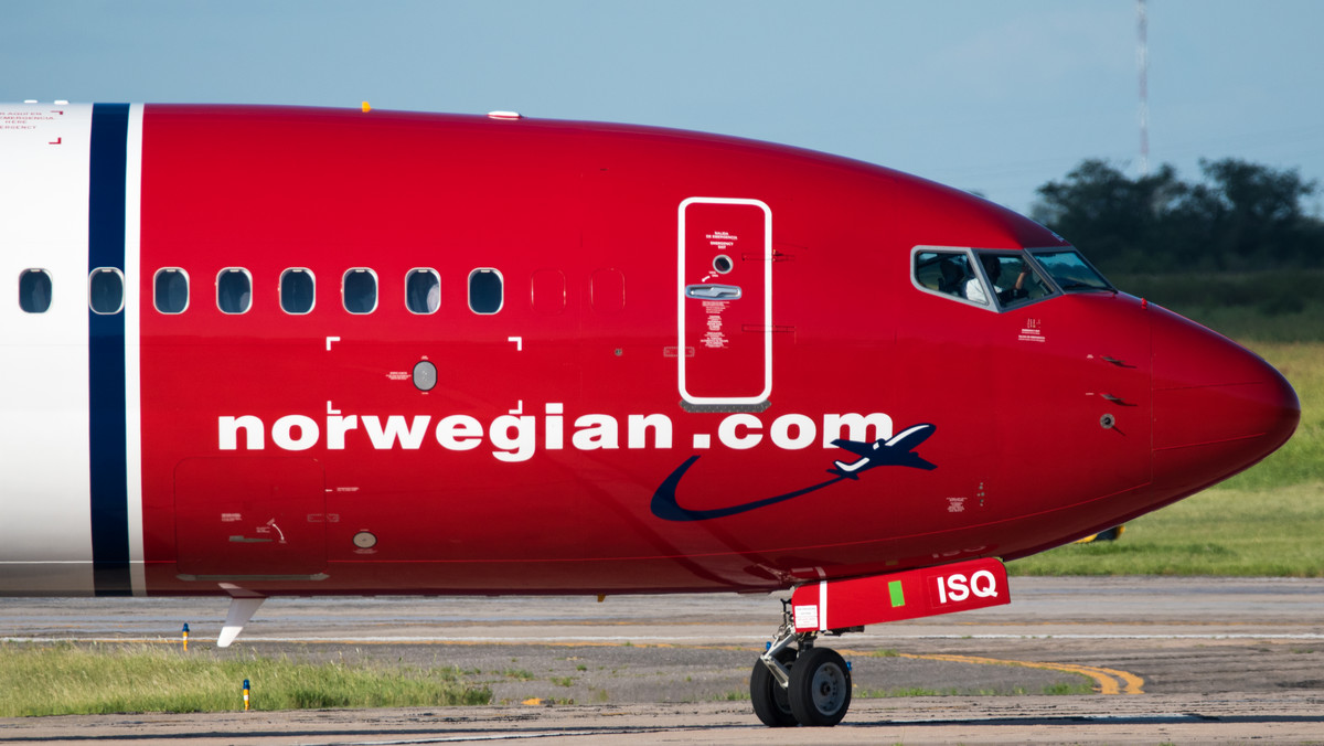 Koronawirus linie lotnicze. Pracownicy Norwegian Air stracą pracę