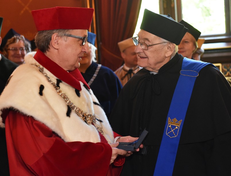 Andrzej Wajda odebrał złoty medal "Plus ratio quam vis"