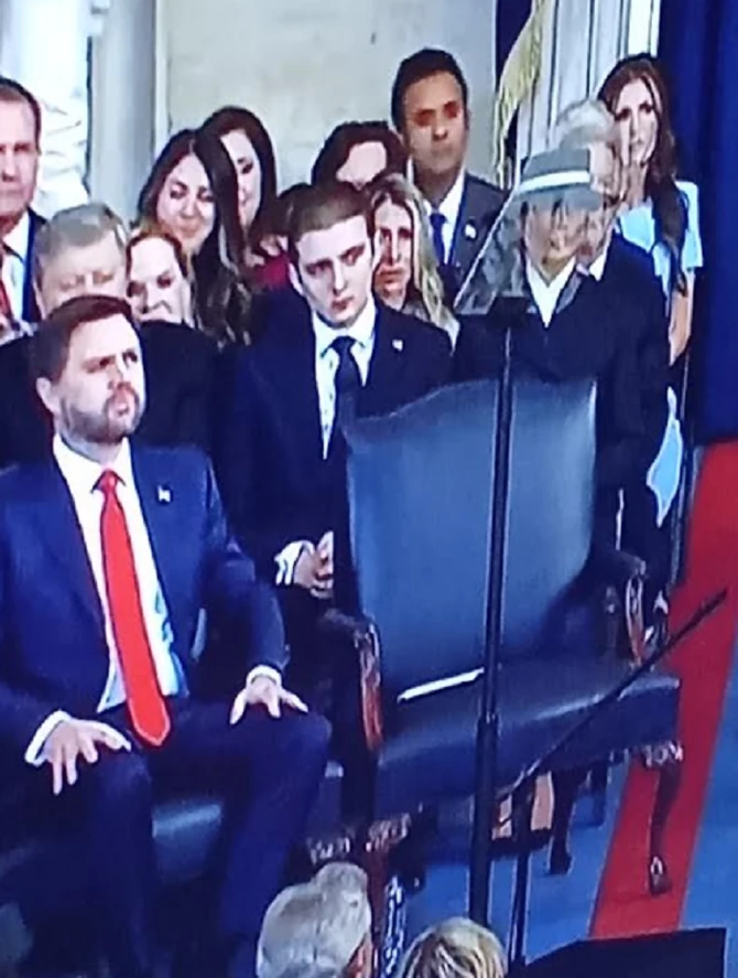 Melaniju Tramp skroz zaklonili na inauguraciji Donalda Trampa