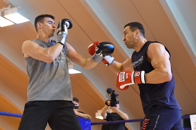 Tak Władimir Kliczko wylewa siódme poty przed walką z Tysonem Furym