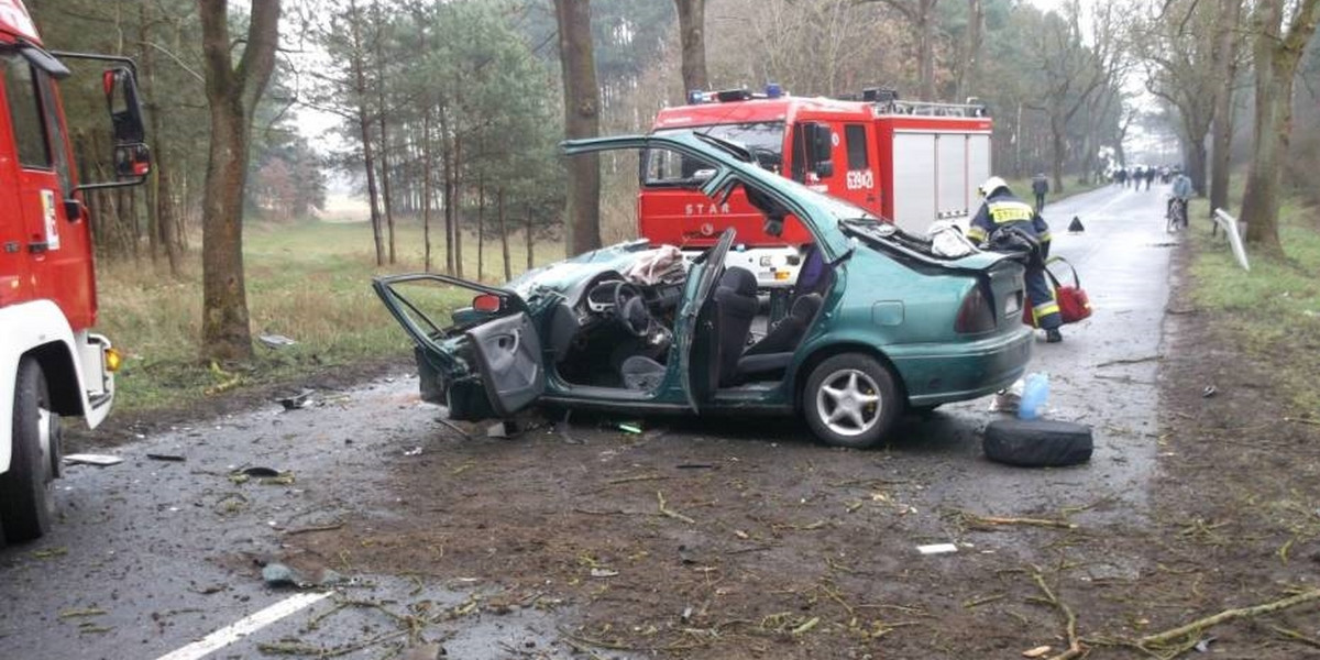 uderzył w drzewo pod Mieściskiem