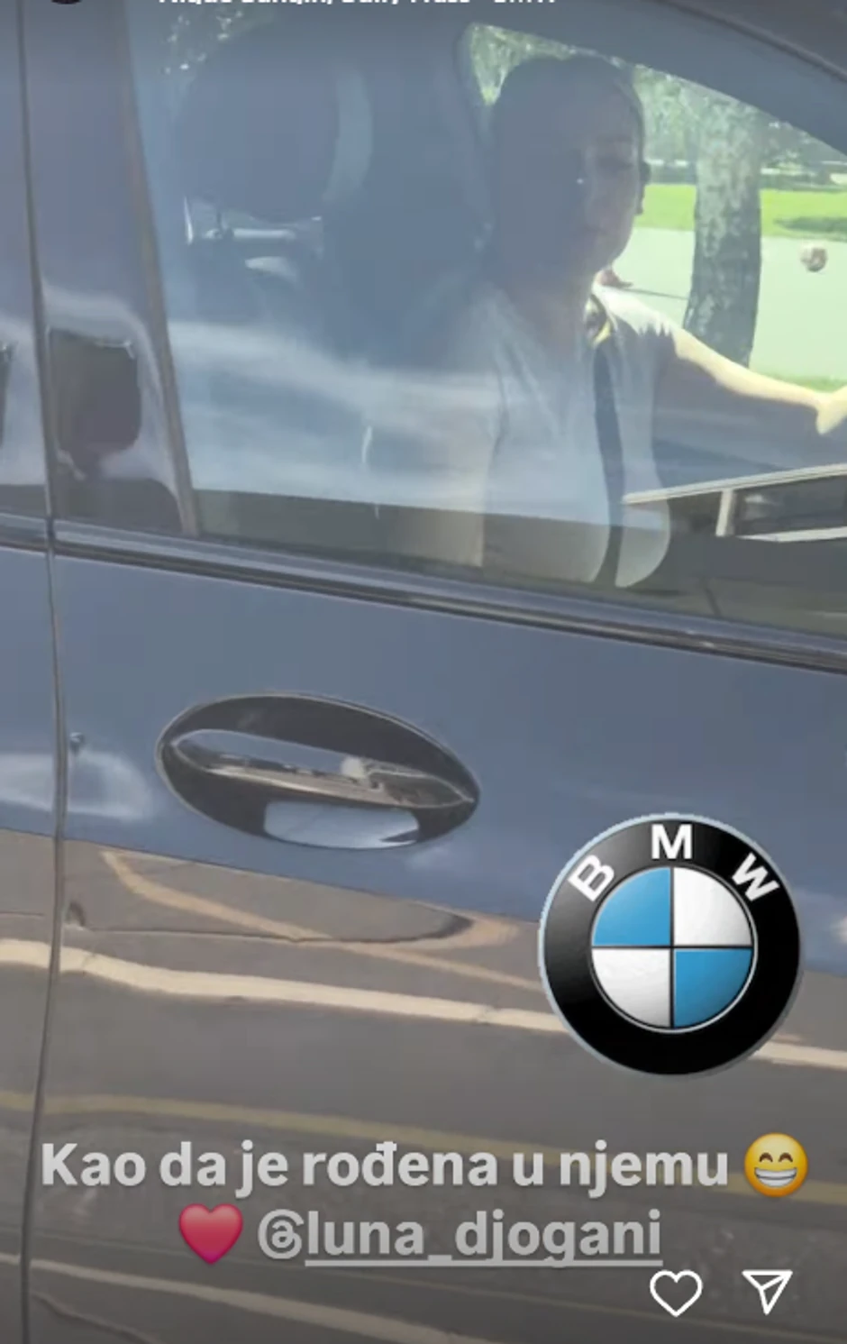 Luna vozi besnu mašinu