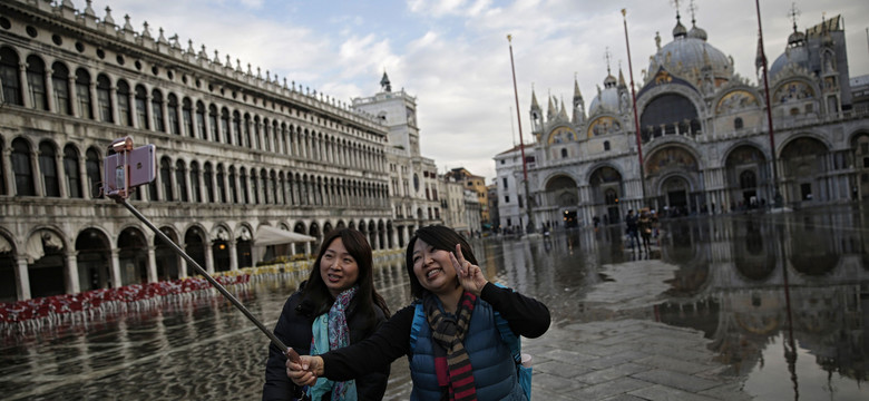 Ponad 3 mln euro strat w bazylice św. Marka w Wenecji po powodzi
