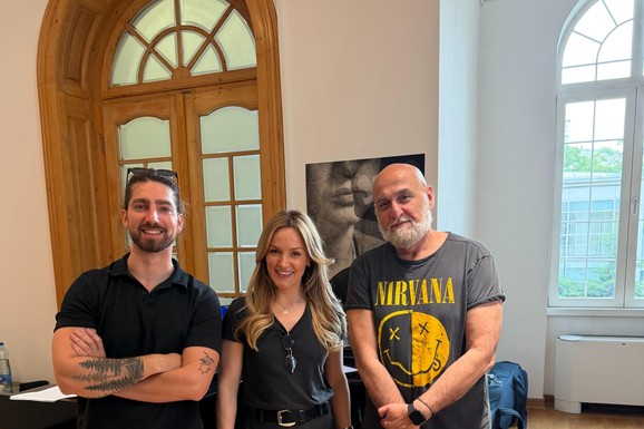 ŠTA SE TO SPREMA? Tijana Bogićević i Princ u društvu najpoznatijeg italijanskog kompozitora filmske muzike (FOTO)