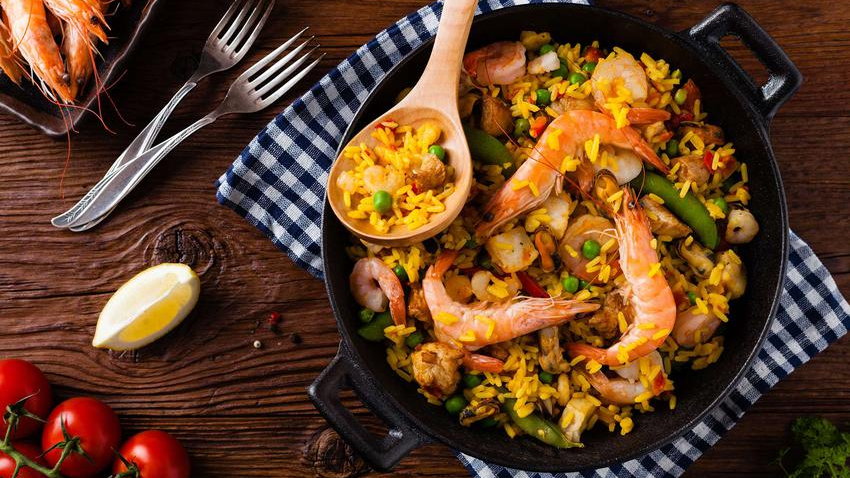 Paella - Adobe Stock - gkrphoto