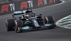 Lewis Hamilton ruszy z pole position do GP Arabii Saudyjskiej