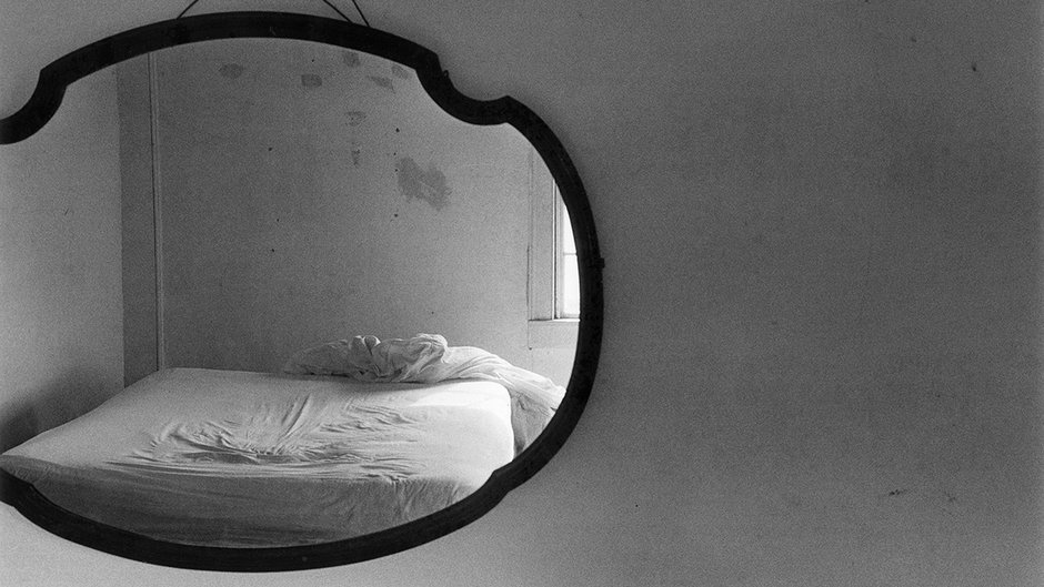 Ewa Rubinstein, "Lit dans un miroir, Rhode Island" (1972)