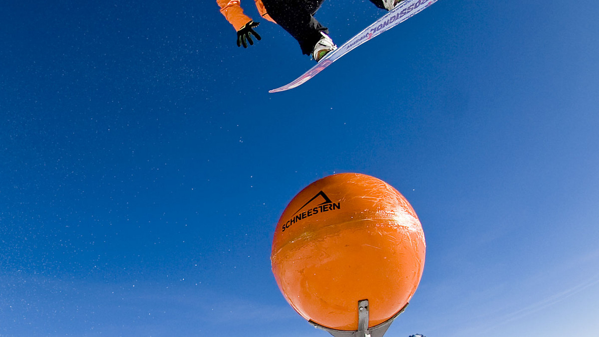 11 lutego 2012 w Szczyrku odbędzie się impreza Burn in Snow. Najlepsi snowboardziści powalczą o nagrody w czasie widowiskowych zawodów big air, a zgromadzoną publiczność rozgrzeją koncerty Hot Chip, Uffie, KAMP! i Future Folk.