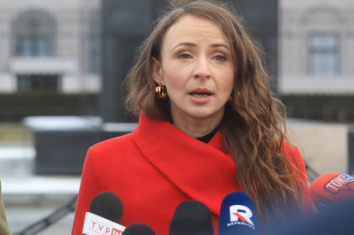 Naszym celem jest m.in. wprowadzenie drugiej waloryzacji rent i emerytur i wsparcie osób starszych po stracie małżonka - powiedziała we wtorek w Sejmie szefowa MRPiPS Agnieszka Dziemianowicz-Bąk.