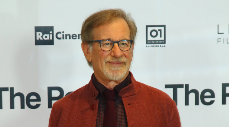 Biztosan nem volt ilyen őszinte Spielberg mosolya, amikor lánya elmondta a döntését / Fotó: Northfoto