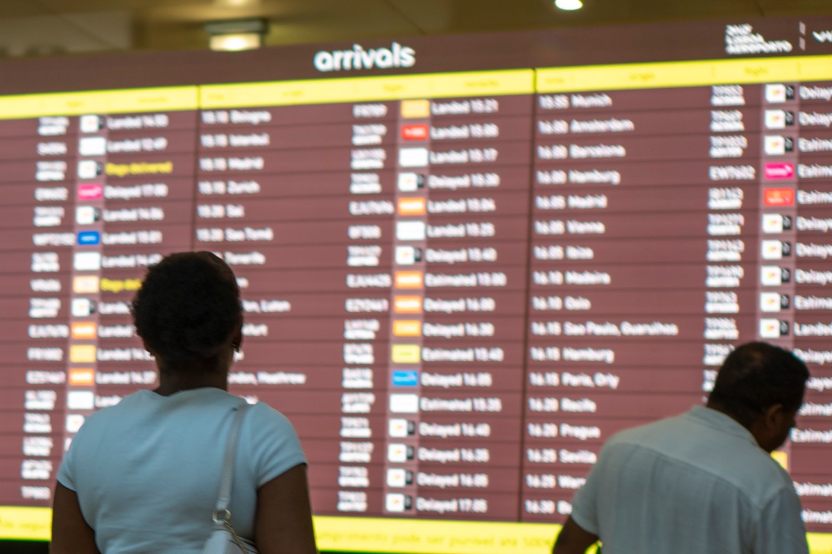 Chaos na portugalskich lotniskach. Turyści uwięzieni przez wichury i strajki