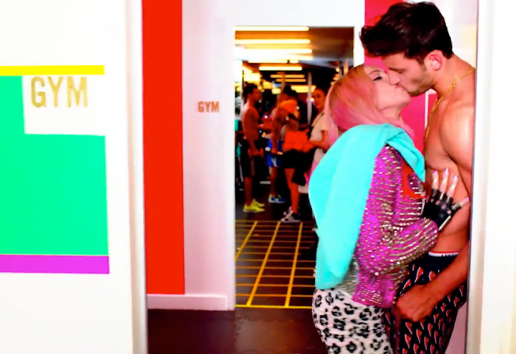 Madonna całuje i szokuje?