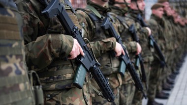 to armia mówi nam, czego potrzebuje i na kiedy