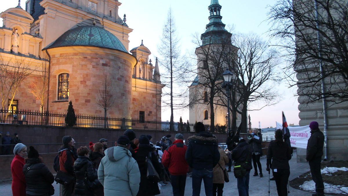 Jutro przed kurią diecezjalnej w Kielcach odbędzie się kolejny protest. Tym razem będzie to manifestacja poparcia dla protestujących w Sejmie rodziców i opiekunów osób niepełnosprawnych. – Jedynie Episkopat może doprowadzić do spełnienia ich postulatów – mówi Małgorzata Marenin, organizatorka pikiety.