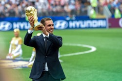 Gwiazdor reprezentacji Niemiec apeluje do homoseksualnych piłkarzy: Unikajcie coming outu!